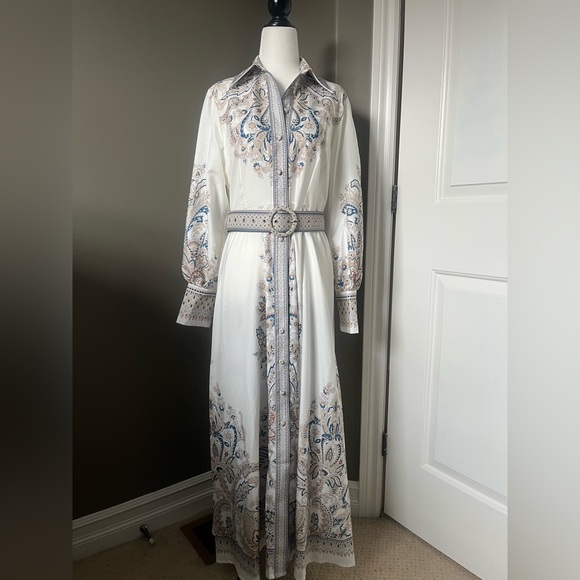 Dresses & Skirts - Elegant White and Blue Paisley Maxi Dress